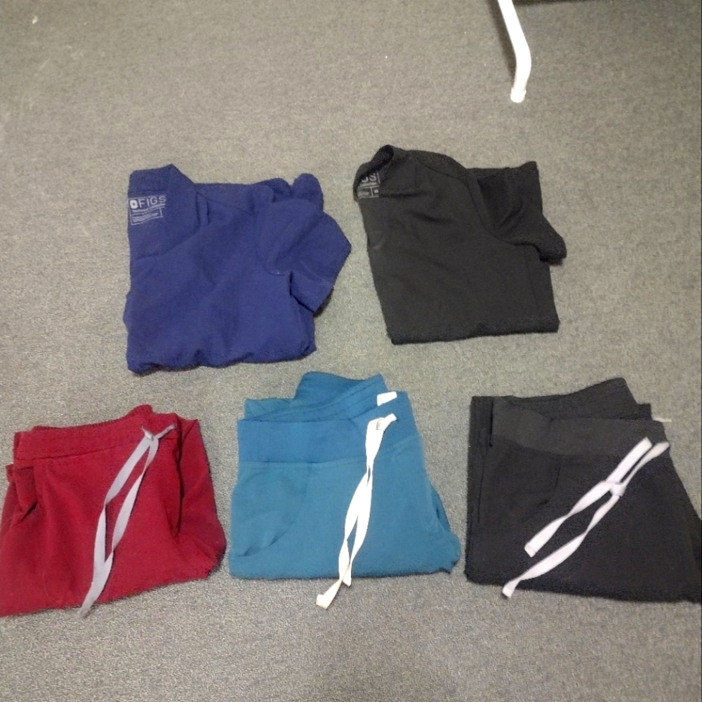 Figs scrub bundle size small
